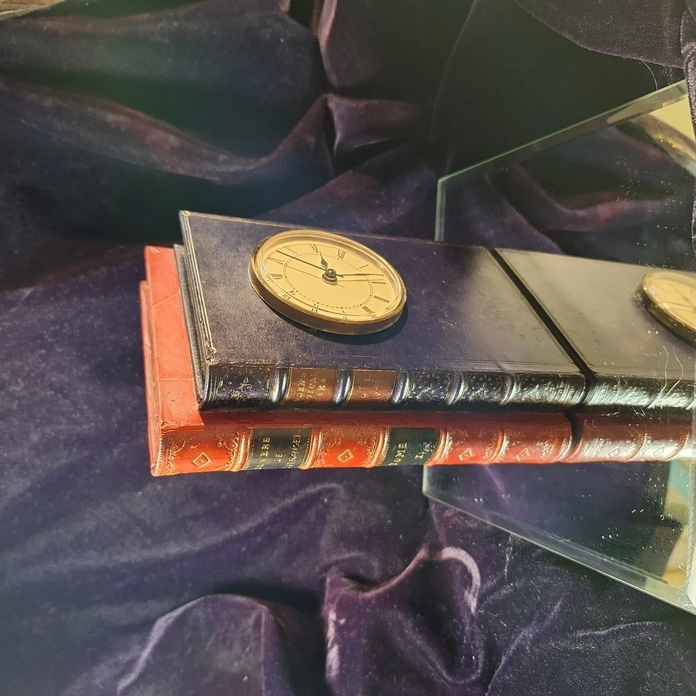 Vintage Style Faux Books Bookend Clock